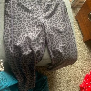 Gray/black cheetah workout leggings size XL